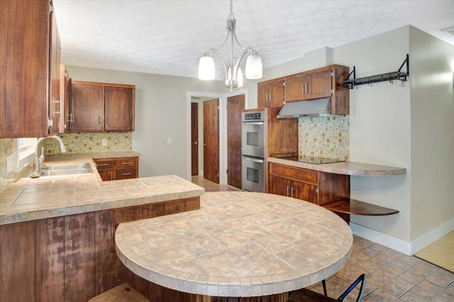 1130 W Westview Street, Springfield, MO 65807