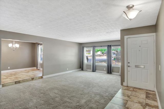 1130 W Westview Street, Springfield, MO 65807