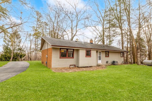 13733 N Hillside DRIVE, Mequon, WI 53097