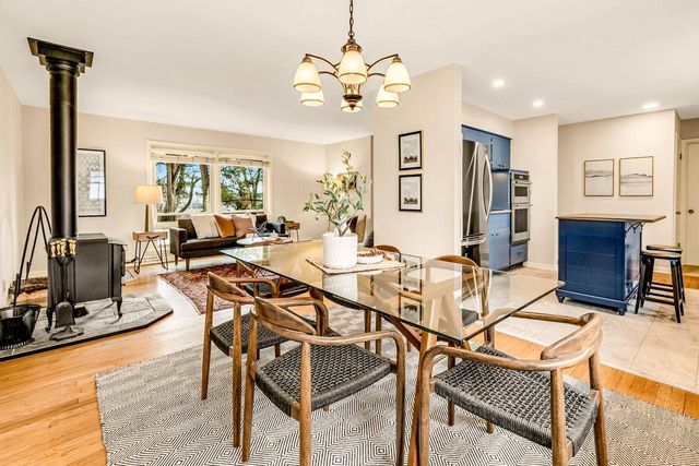 13733 N Hillside DRIVE, Mequon, WI 53097