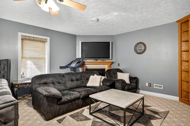 1100 Chicory Lane, Aurora, MO 65605