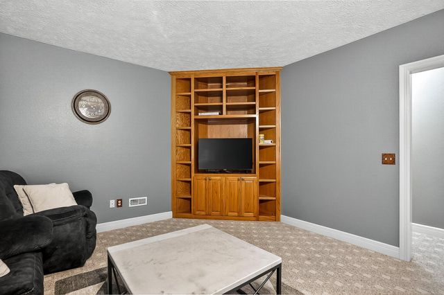 1100 Chicory Lane, Aurora, MO 65605