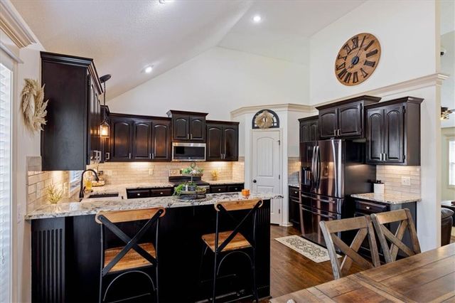 904 NW 110th Terrace, Kansas City, MO 64155