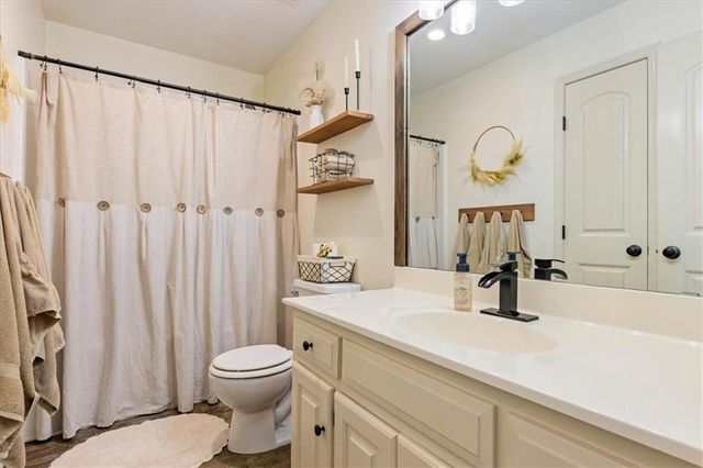 904 NW 110th Terrace, Kansas City, MO 64155