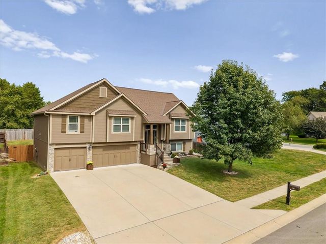 904 NW 110th Terrace, Kansas City, MO 64155