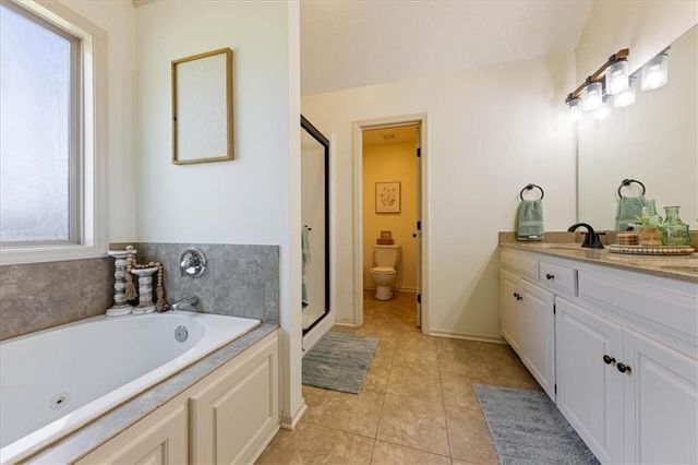 904 NW 110th Terrace, Kansas City, MO 64155