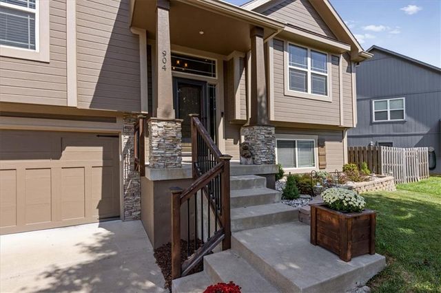 904 NW 110th Terrace, Kansas City, MO 64155