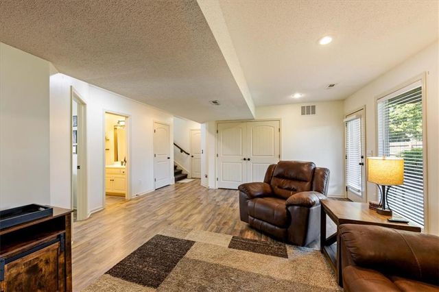904 NW 110th Terrace, Kansas City, MO 64155