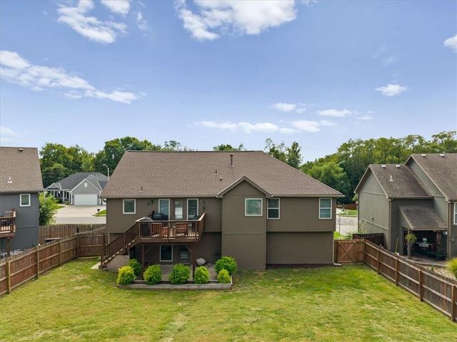 904 NW 110th Terrace, Kansas City, MO 64155