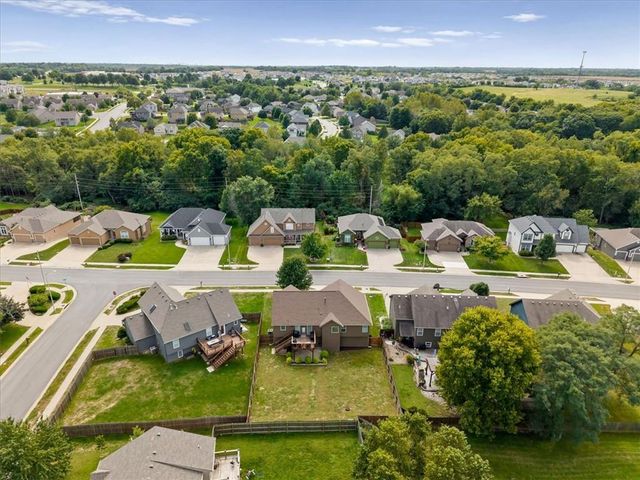 904 NW 110th Terrace, Kansas City, MO 64155