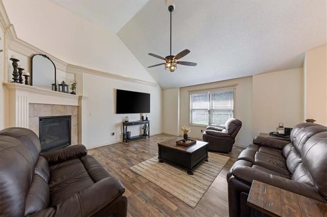 904 NW 110th Terrace, Kansas City, MO 64155