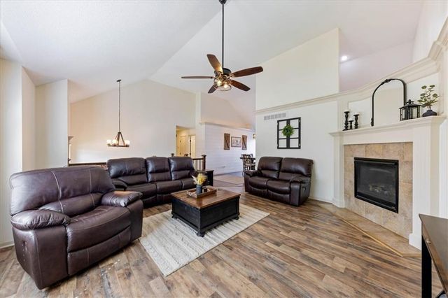 904 NW 110th Terrace, Kansas City, MO 64155