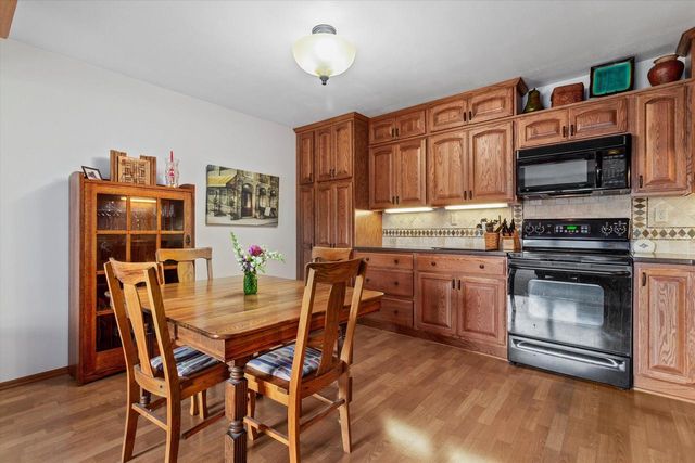 10340 W Parkwood DRIVE, Franklin, WI 53132