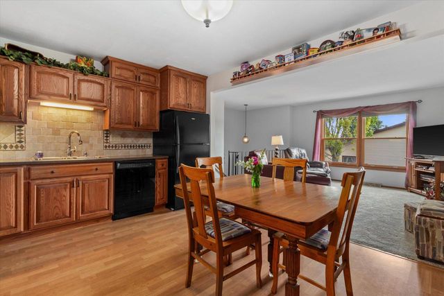 10340 W Parkwood DRIVE, Franklin, WI 53132