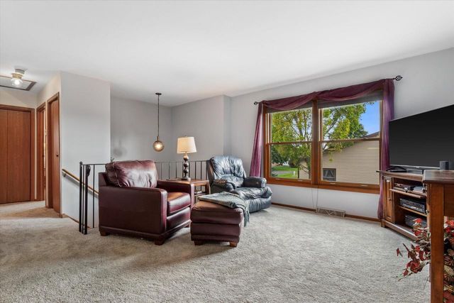 10340 W Parkwood DRIVE, Franklin, WI 53132