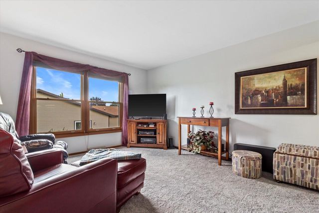 10340 W Parkwood DRIVE, Franklin, WI 53132