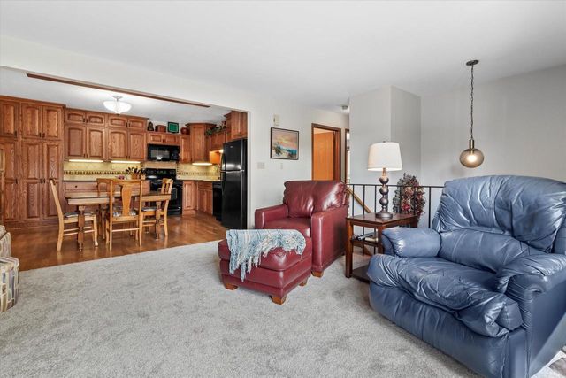 10340 W Parkwood DRIVE, Franklin, WI 53132