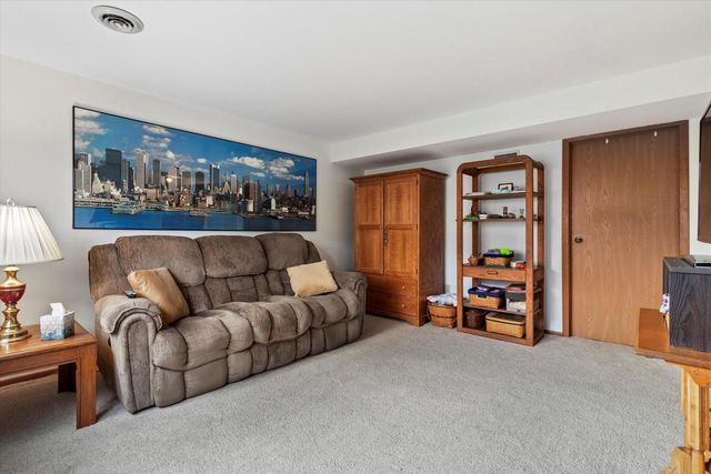 10340 W Parkwood DRIVE, Franklin, WI 53132