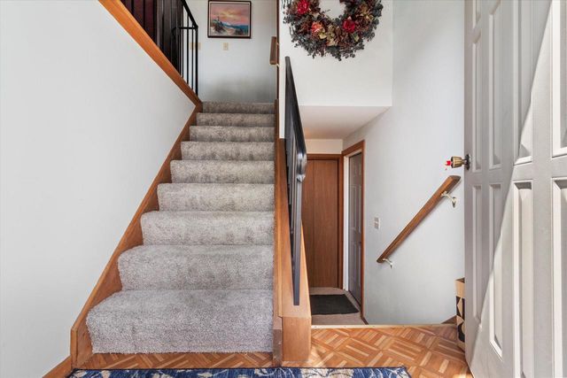 10340 W Parkwood DRIVE, Franklin, WI 53132
