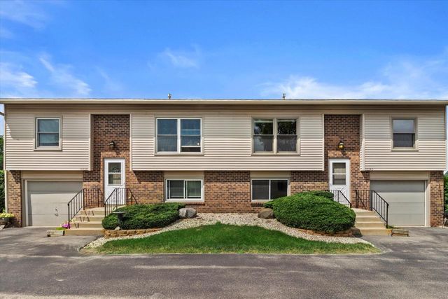 10340 W Parkwood DRIVE, Franklin, WI 53132