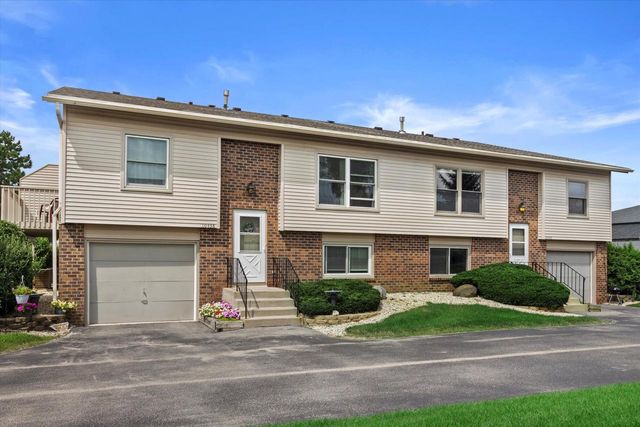 10340 W Parkwood DRIVE, Franklin, WI 53132