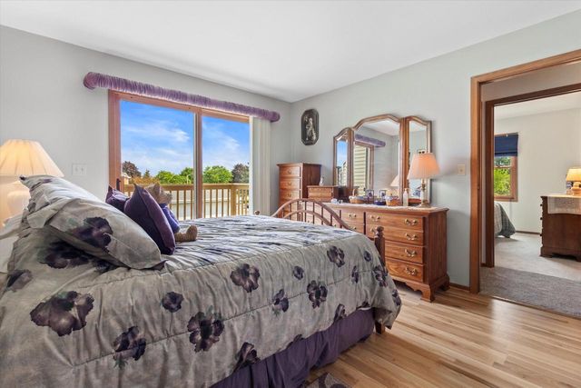 10340 W Parkwood DRIVE, Franklin, WI 53132