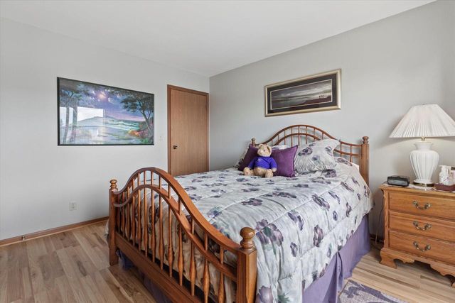 10340 W Parkwood DRIVE, Franklin, WI 53132