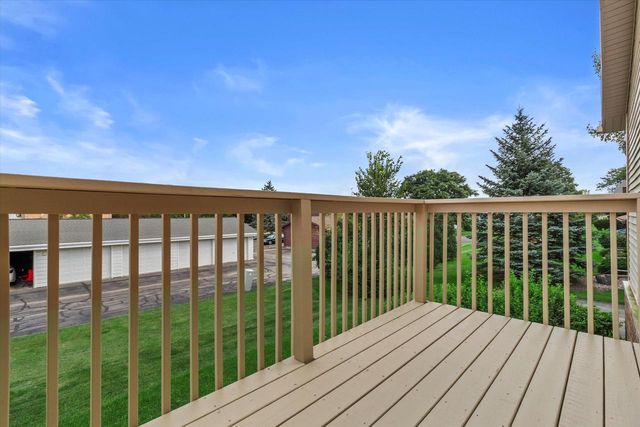 10340 W Parkwood DRIVE, Franklin, WI 53132