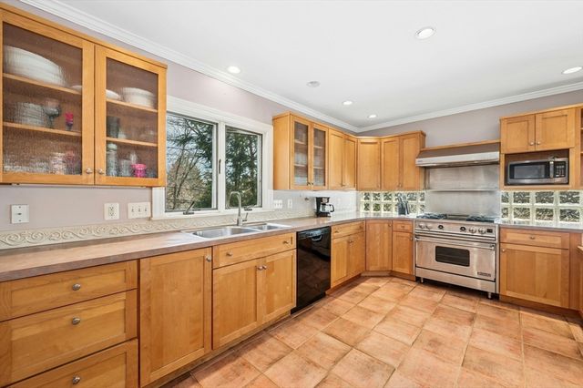 14 Hancock Hill Drive, Worcester, MA 01609