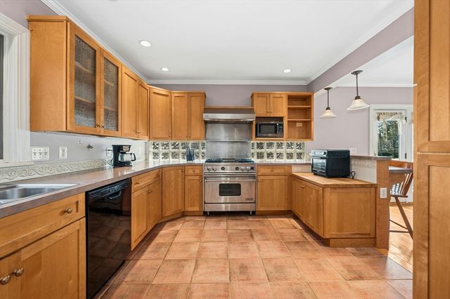 14 Hancock Hill Drive, Worcester, MA 01609