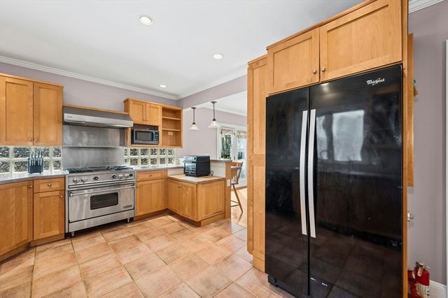 14 Hancock Hill Drive, Worcester, MA 01609