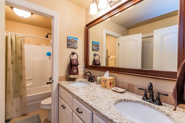 4705 Willowridge Way, Rogers, AR 72758