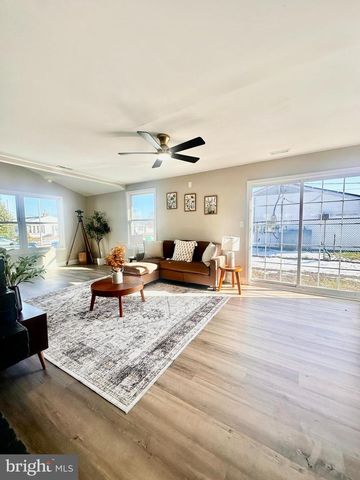 23 TAMARACK LN, Levittown, PA 19054