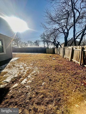 23 TAMARACK LN, Levittown, PA 19054