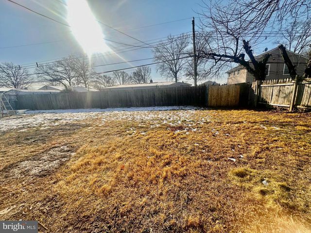 23 TAMARACK LN, Levittown, PA 19054