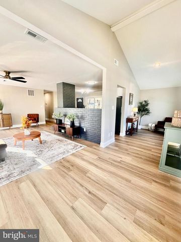 23 TAMARACK LN, Levittown, PA 19054