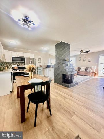 23 TAMARACK LN, Levittown, PA 19054