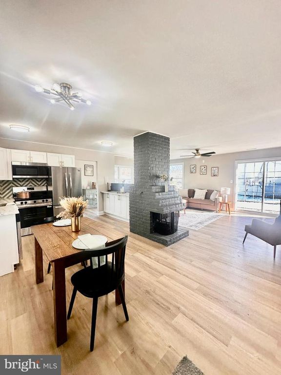 Image 10 of property listing at 23 TAMARACK LN, Levittown, PA 19054