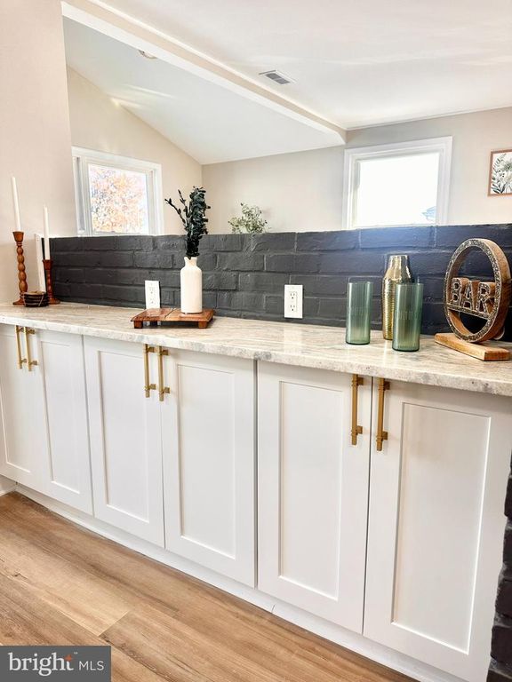 Image 12 of property listing at 23 TAMARACK LN, Levittown, PA 19054