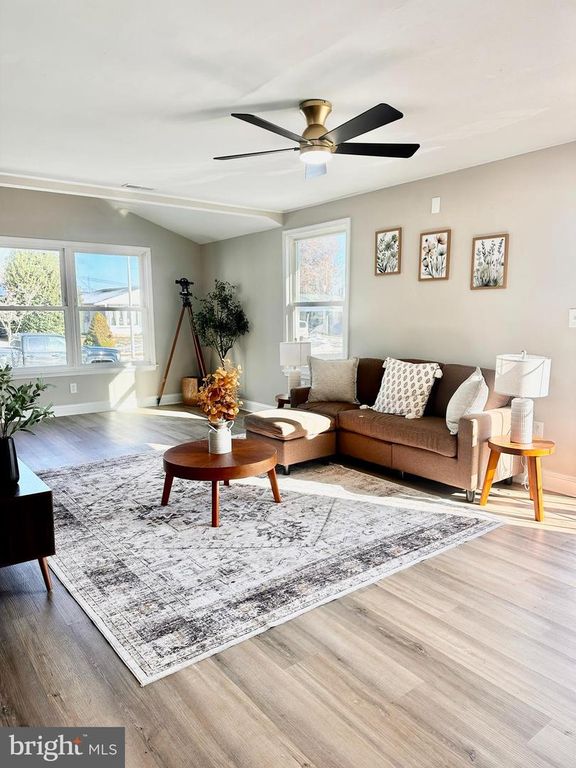 Image 13 of property listing at 23 TAMARACK LN, Levittown, PA 19054