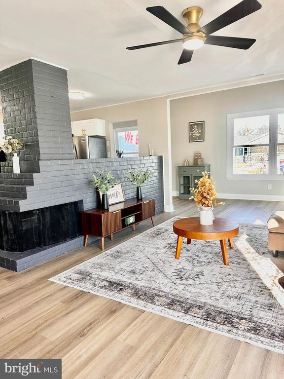 Image 14 of property listing at 23 TAMARACK LN, Levittown, PA 19054