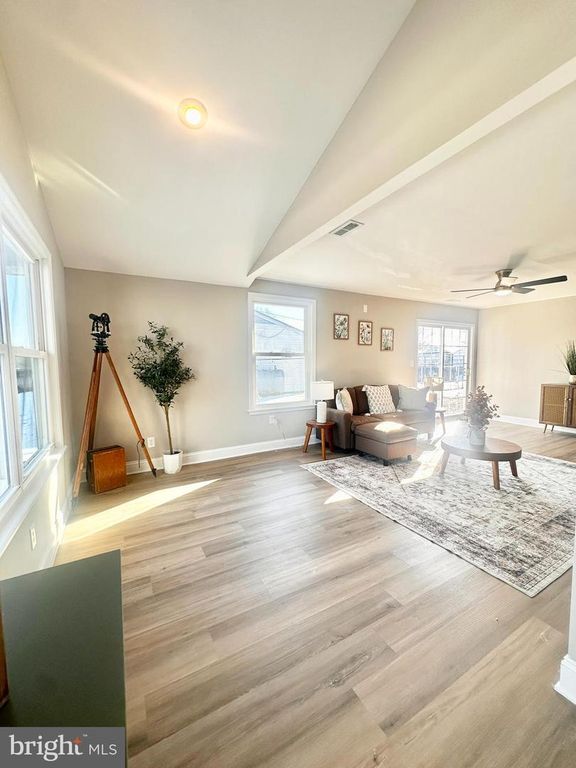 Image 16 of property listing at 23 TAMARACK LN, Levittown, PA 19054