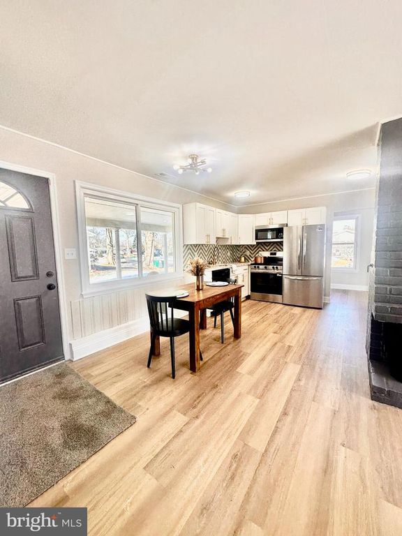 Image 4 of property listing at 23 TAMARACK LN, Levittown, PA 19054