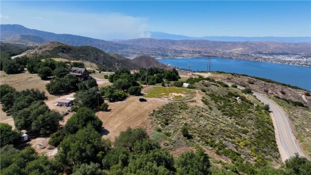 34561 S Main Divide, Lake Elsinore, CA 92530