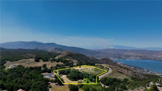 34561 S Main Divide, Lake Elsinore, CA 92530