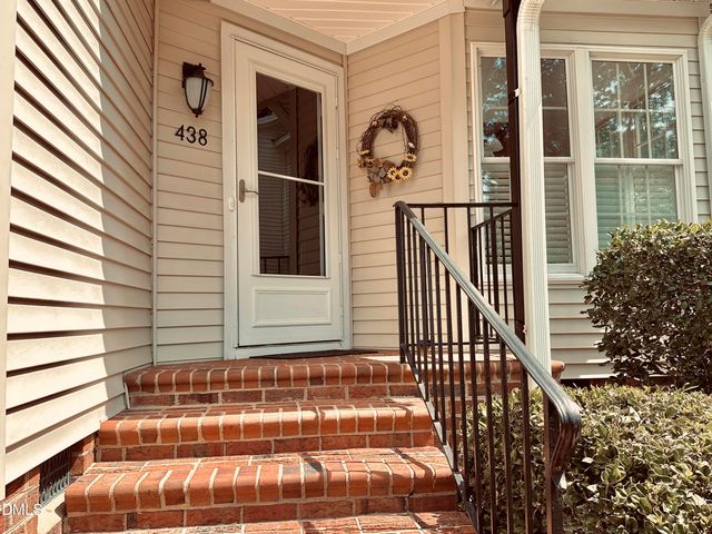 438 Crossvine Close, Pittsboro, NC 27312