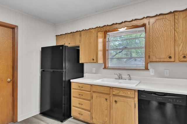 1000 Nelwyn Ave, Gladewater, TX 75647