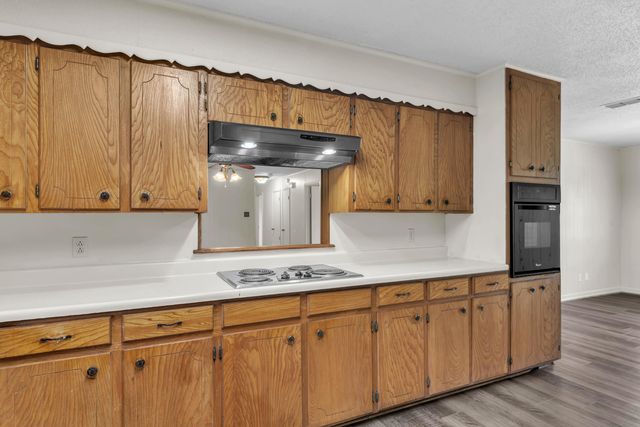 1000 Nelwyn Ave, Gladewater, TX 75647