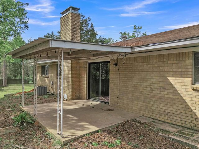 1000 Nelwyn Ave, Gladewater, TX 75647