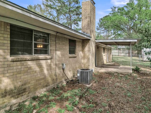 1000 Nelwyn Ave, Gladewater, TX 75647